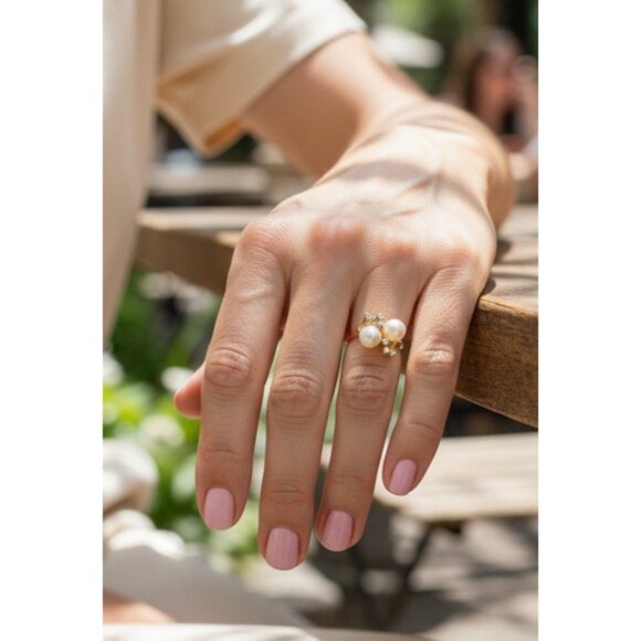 Solid 14k Gold Ring with 6 Diamonds 2 Fresh Water Pearls Size 5.75 Weight 4 Gram - Picture 1 of 9